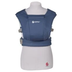 Ergobaby Embrace Soft Navy Babytrage Für Neugeborene 9 Ergobaby Embrace Soft Navy Babytrage Für Neugeborene -Baby Online Shop embrace soft navy bcemanavy ifi front