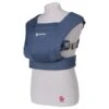 Ergobaby Embrace Soft Navy Babytrage Für Neugeborene -Baby Online Shop embrace soft navy bcemanavy ifi left